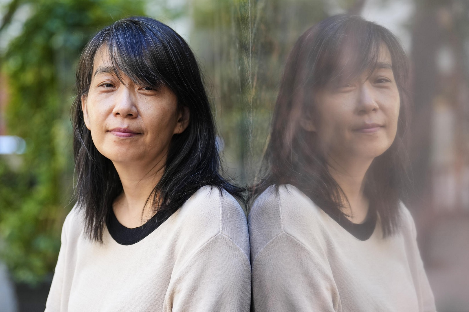 han kang sonriendo a camara ganadora premio nobel literatura 2024